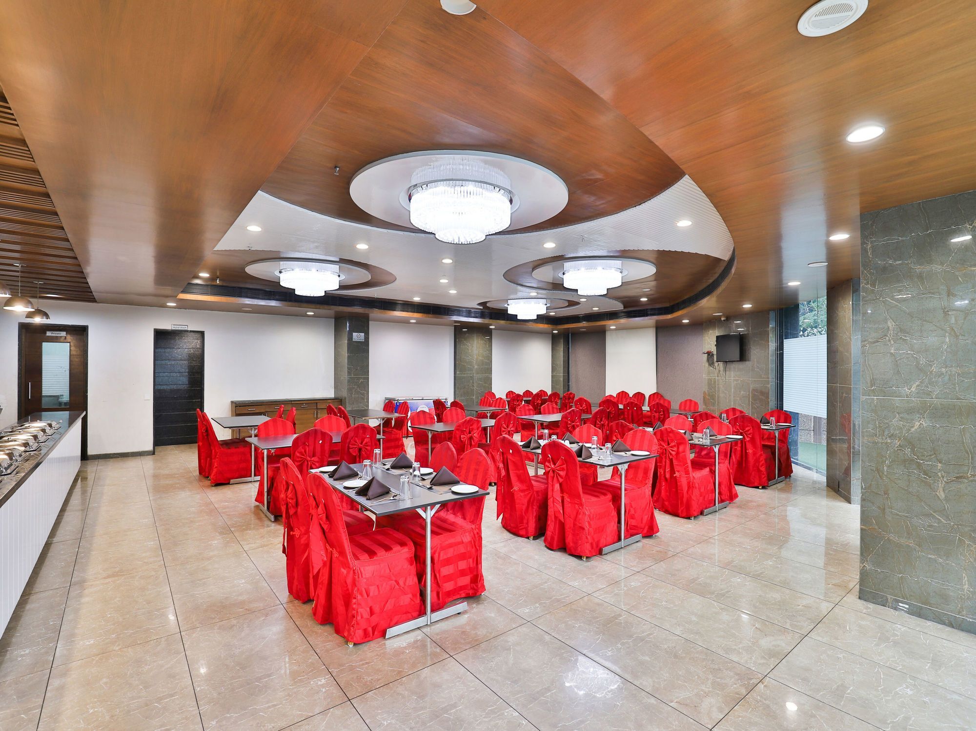 Oyo 4938 Hotel Dev Aadi Ахмедабад Екстериор снимка